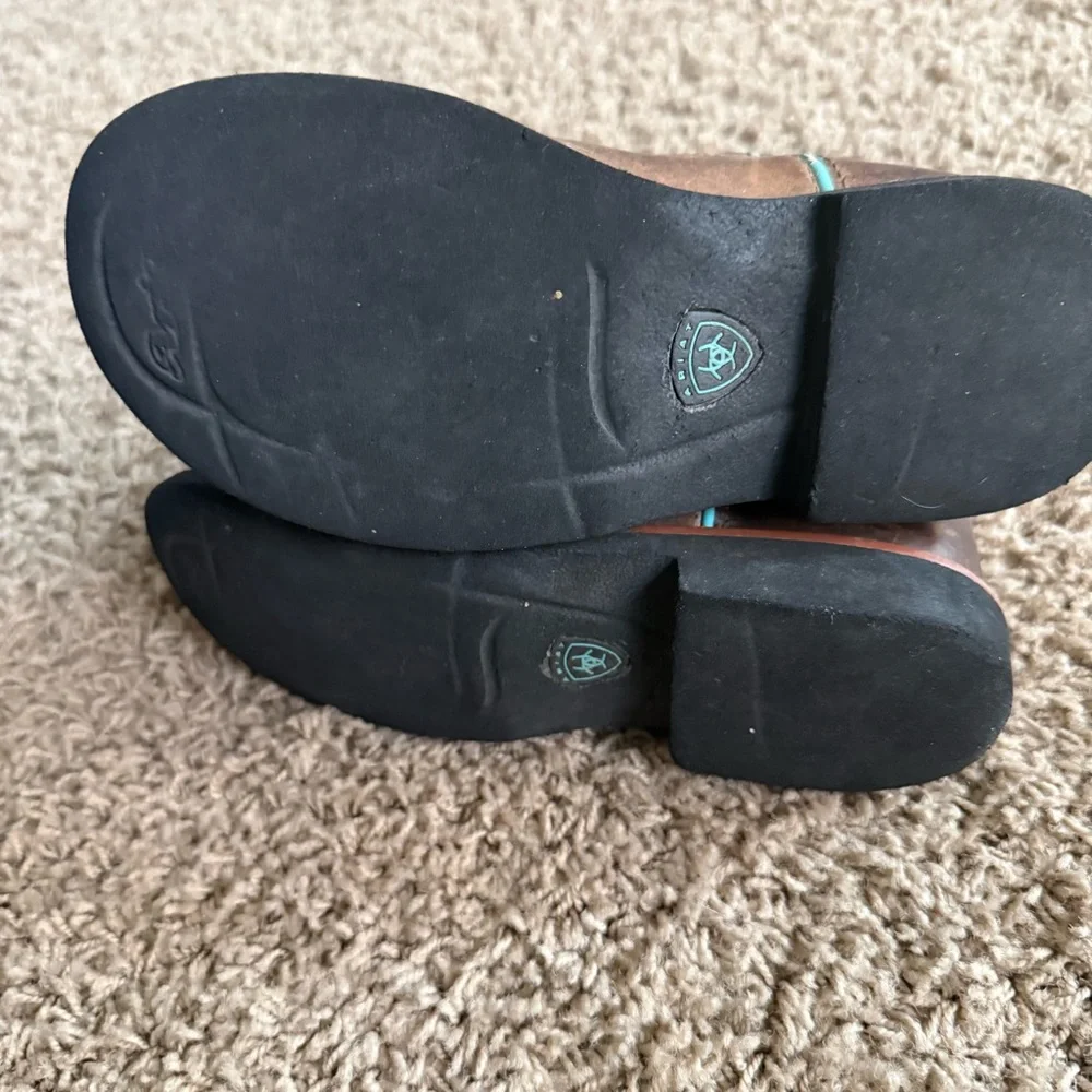 ARIAT Girls Brown Leather Cowboy boots. Size Kids size 3